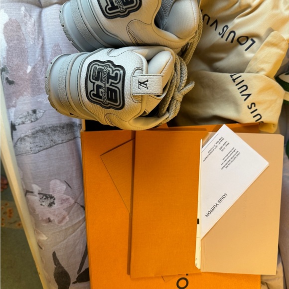 Just worn twice but they don’t fit me. - Picture 8 of 9